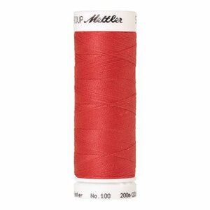 Detailopname van Amann Seralon naaigaren in de kleur 0089